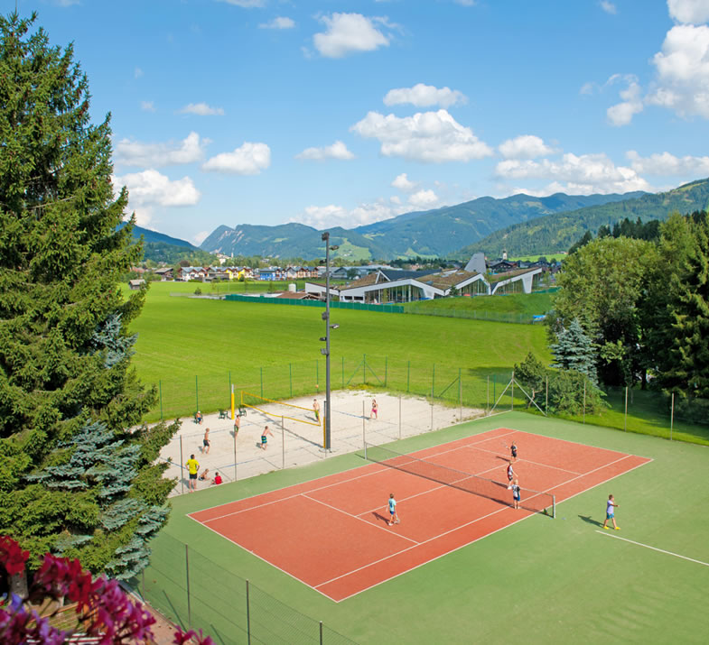Tennis- und Beachvolleyballplatz beim Jugendsporthotel