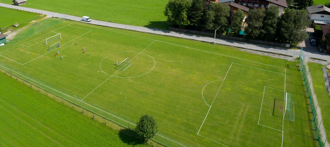 Großer Fußballplatz - ideal für Fußballcamps