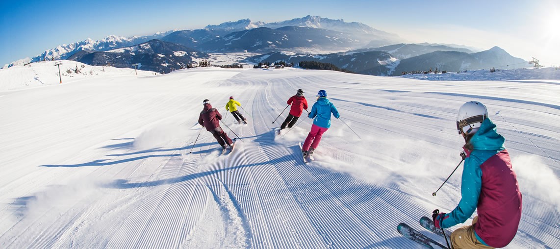 Skifahrer auf der Skipiste (c) TVB Flachau
