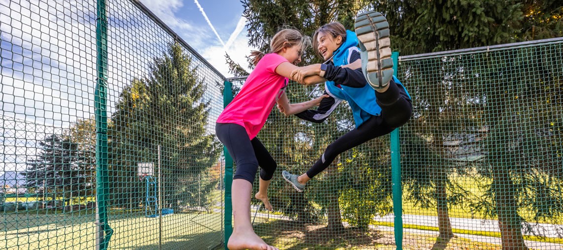 Großes Trampolin beim Garten 