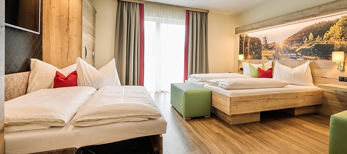 Moderne Zimmer mit Balkon