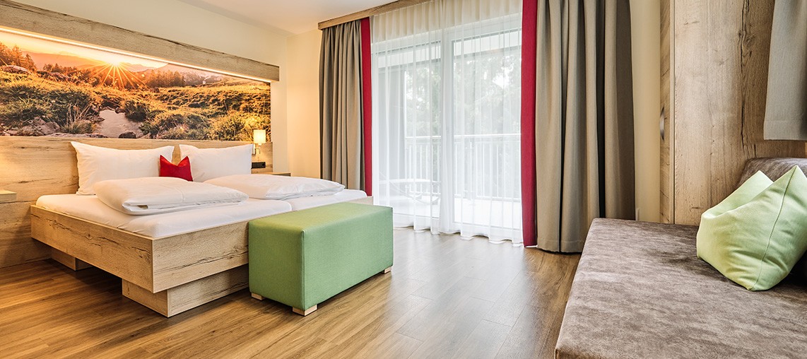 Moderne Zimmer mit Balkon