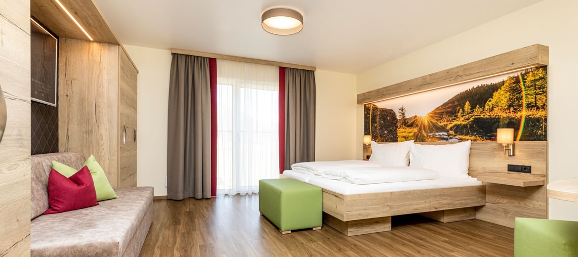 Moderne Zimmer mit Balkon