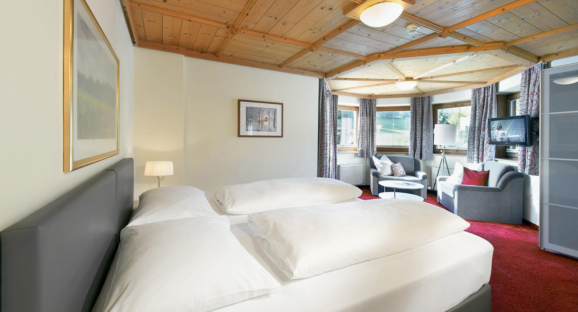 Helles Doppelzimmer im Haupthaus