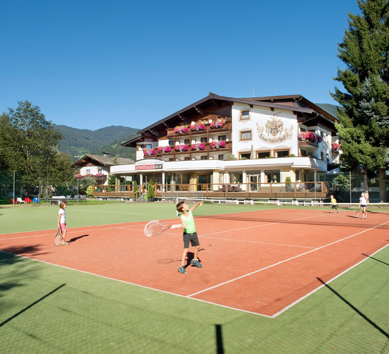 Jugendsporthotel mit Tennisplatz und großer Außenanlage