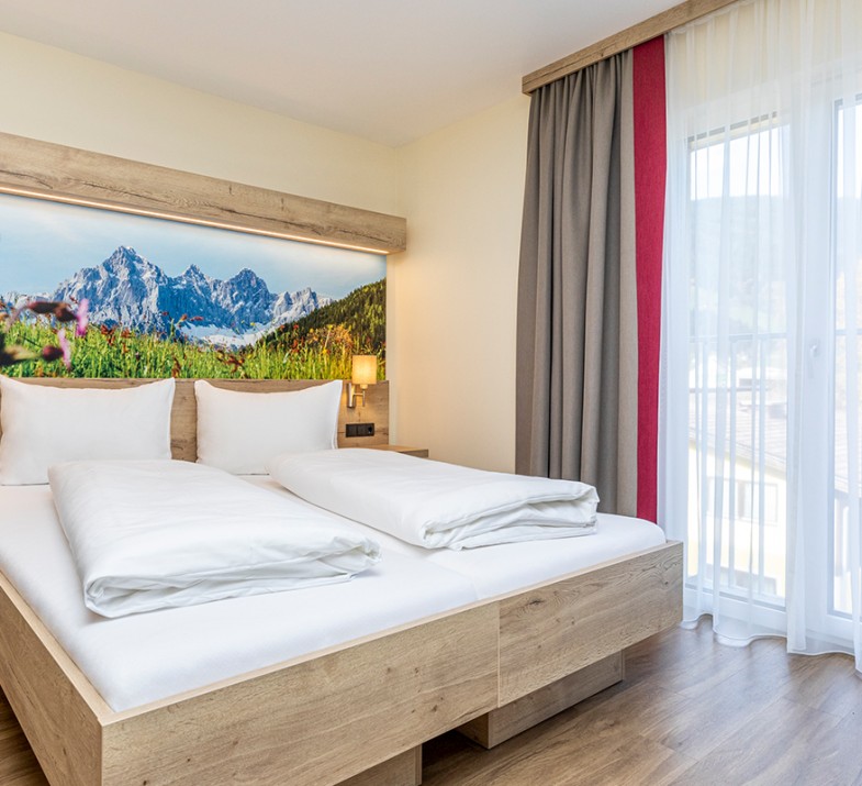 Doppel-/Zweibettzimmer mit französischem Balkon im Neubau