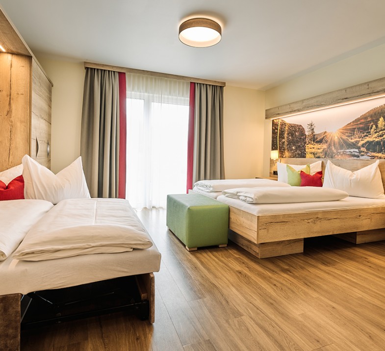 Familienzimmer mit französischem Balkon im Neubau